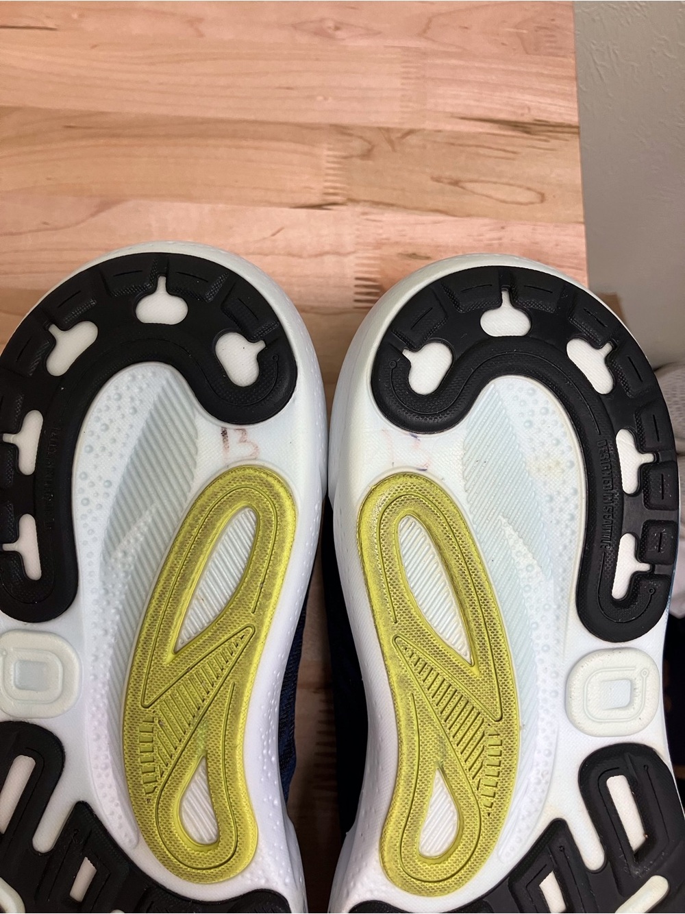 Brooks Women's Adrenaline GTS24 - Picture 11 of 14